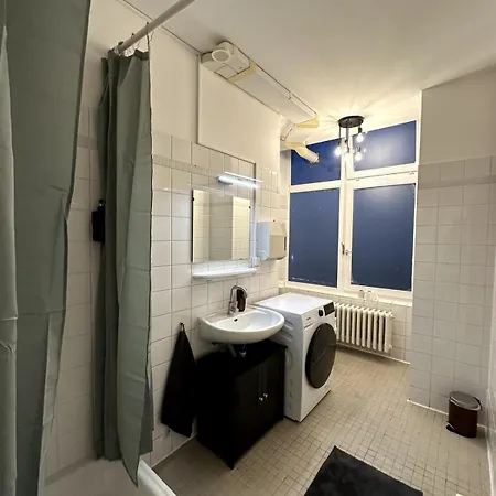 Apartment Classic Black In Vibrant Area 6