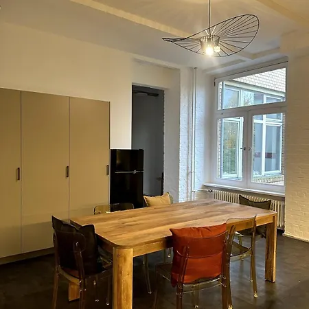 Classic Black In Vibrant Area 6 * Berlin